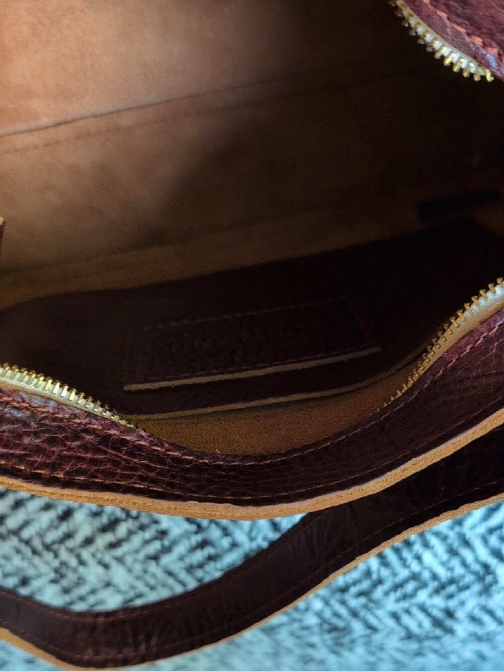 Portland Leather Cinnamon Bear Triangle Shoulder Bag NWOT - Picture 8 of 14